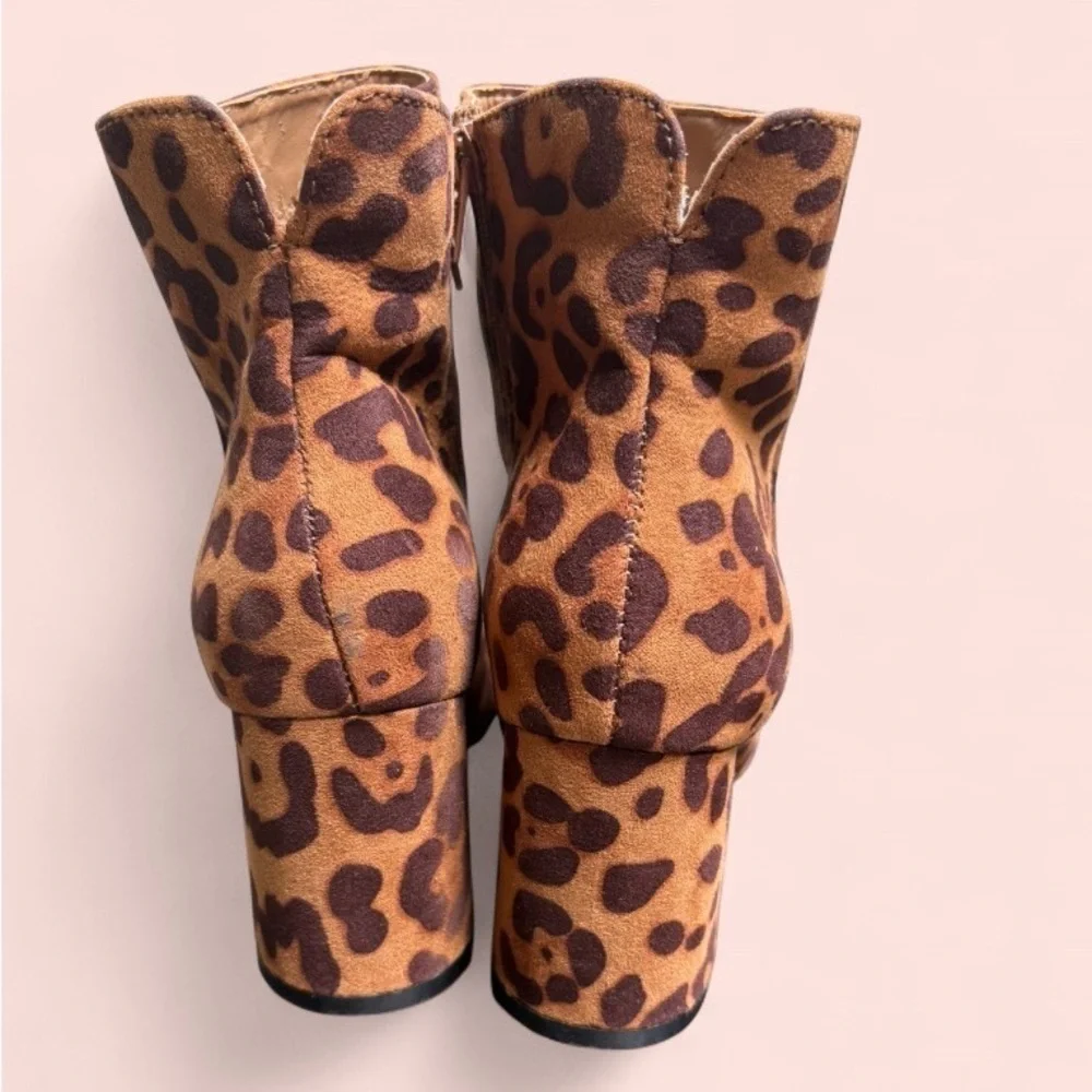 Women’s Bamboo Leopard Print Suede Heeled Booties ~ Size Women’s 7 US/ 37 EU